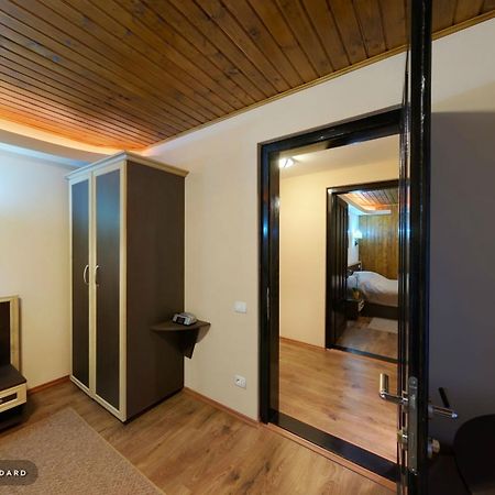 Hotel Hillden Lodge&Restaurant Drumu Carului エクステリア 写真