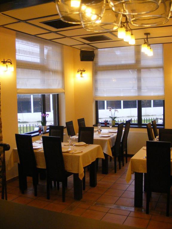 Hotel Hillden Lodge&Restaurant Drumu Carului エクステリア 写真