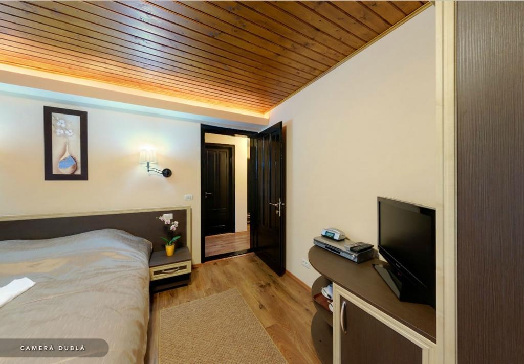 Hotel Hillden Lodge&Restaurant Drumu Carului エクステリア 写真