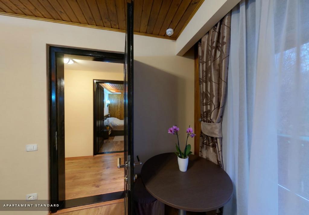 Hotel Hillden Lodge&Restaurant Drumu Carului エクステリア 写真