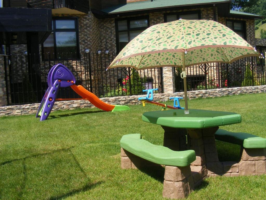 Hotel Hillden Lodge&Restaurant Drumu Carului エクステリア 写真