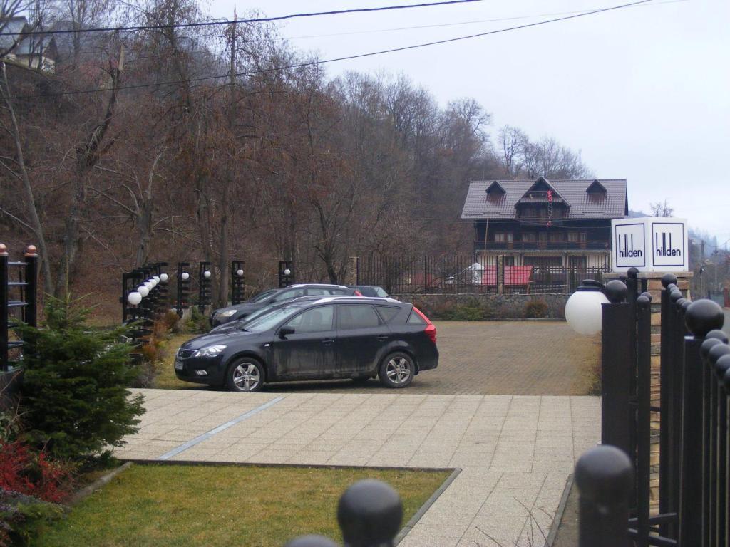 Hotel Hillden Lodge&Restaurant Drumu Carului エクステリア 写真